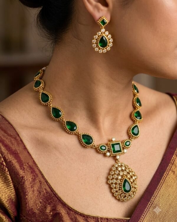 Emerald Pendant Necklace Set